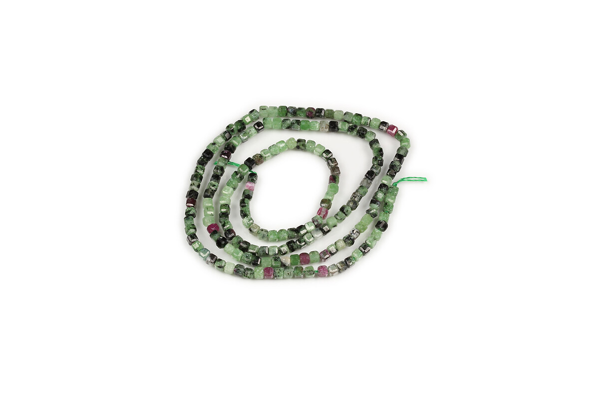 Mărgele ruby zoisite cub fatetat 2 &times; 2 mm (sirag)