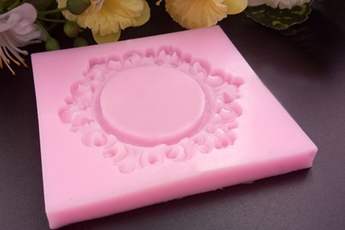 Matrita din silicon alimentar rama ornata pentru fondant sau rasina 79x73x8mm