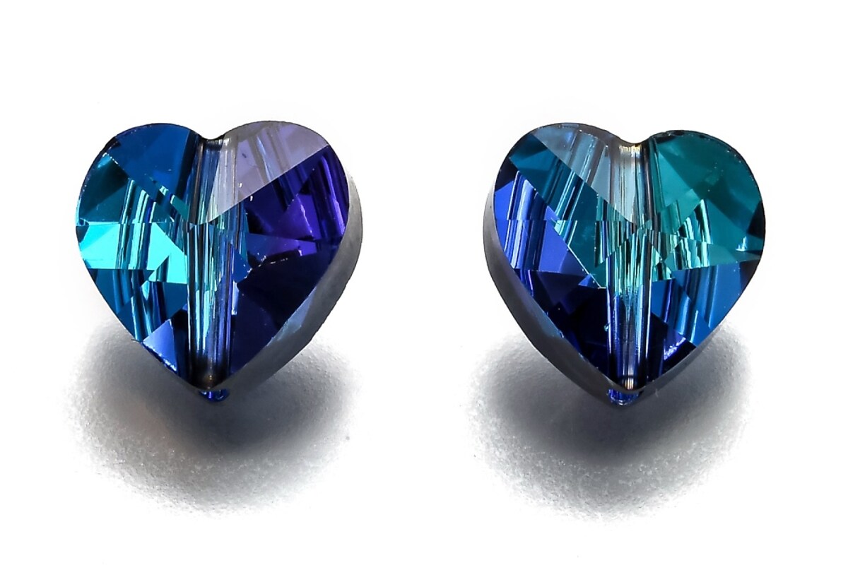 Margele de sticla inima fatetata 10x10x7mm - albastru cu reflexii