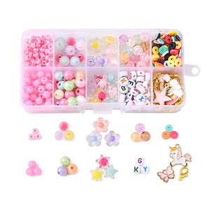 Margele set creativ, cutie 13x7x2,2cm cu 420 buc. margele plastic, margele Heishi, litere si pandantive metalice