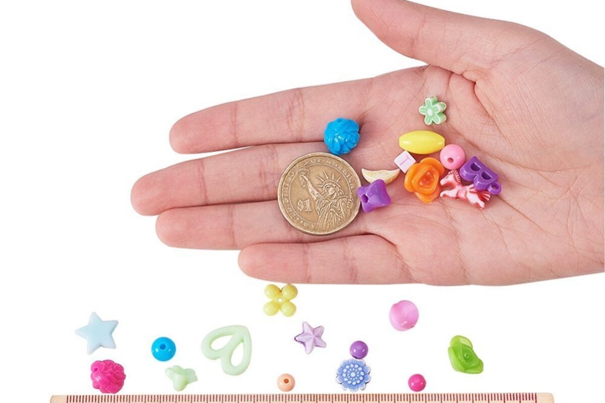 Margele set creativ, cutie 18,5x12,5x2,2cm cu 600 buc. margele plastic si accesorii