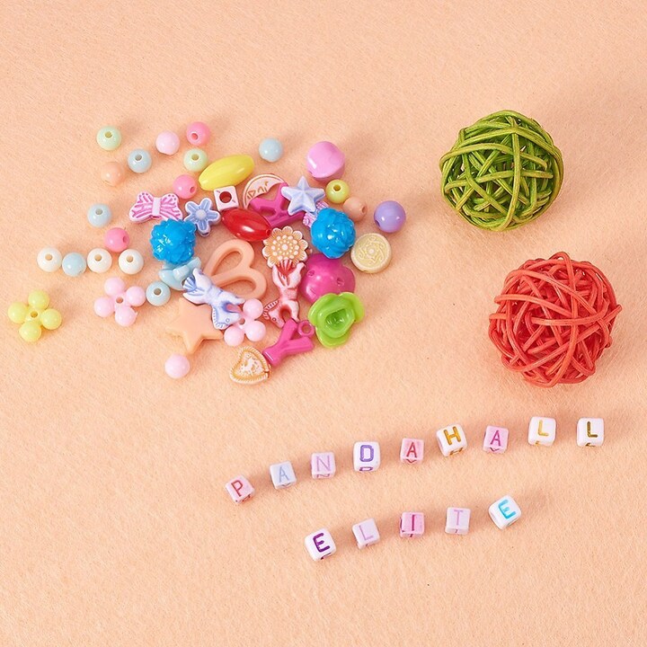 Margele set creativ, cutie 18,5x12,5x2,2cm cu 600 buc. margele plastic si accesorii