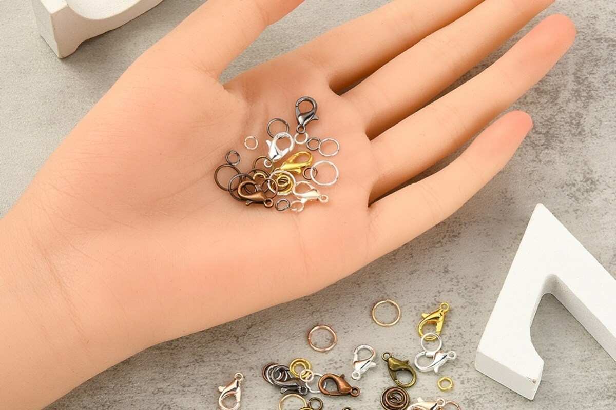 Margele set creativ, cutie 19x13,5x1,9cm cu 2340 buc. accesorii bijuterii din metal in 6 culori