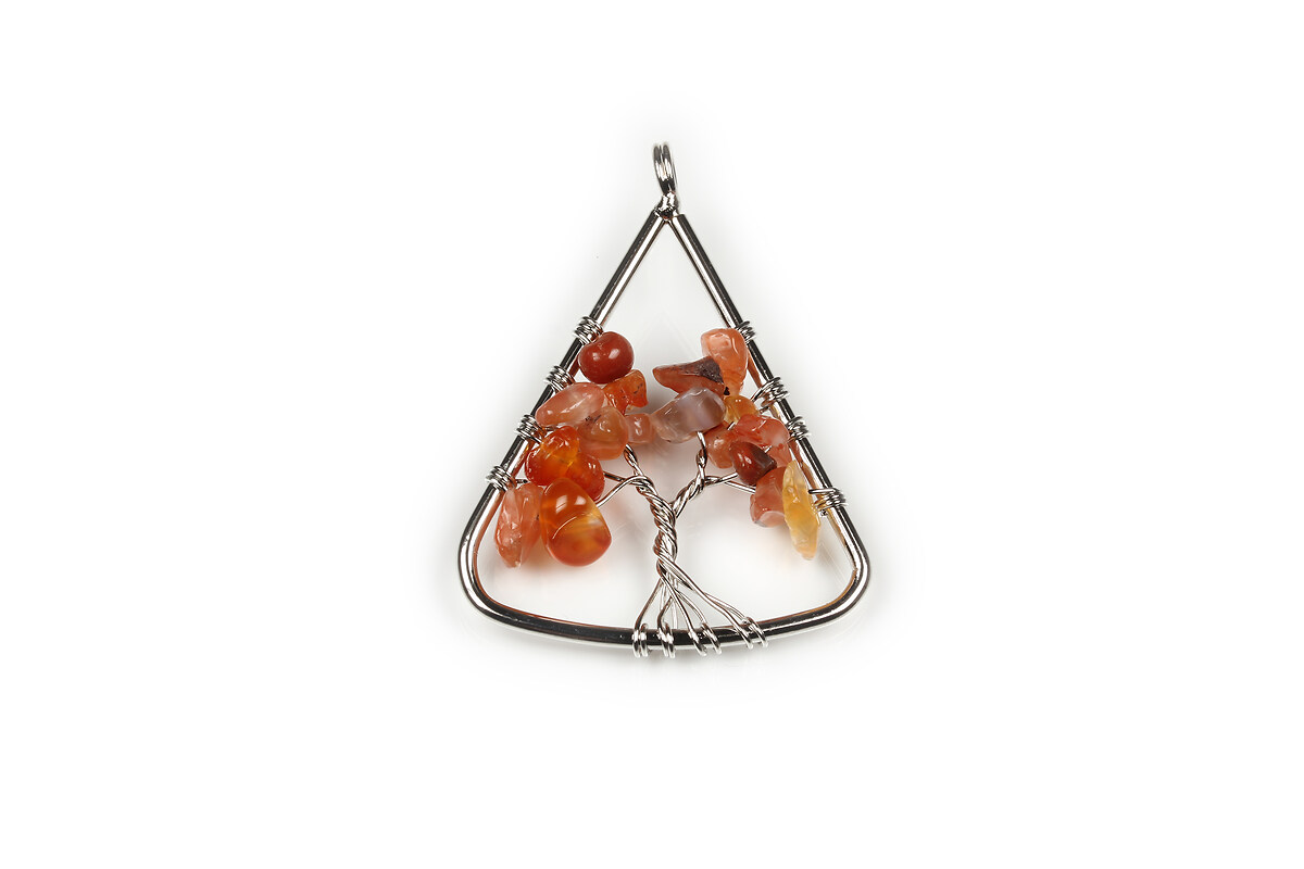 Pandantiv wire wrap argintiu inchis copacul vietii agate rosii