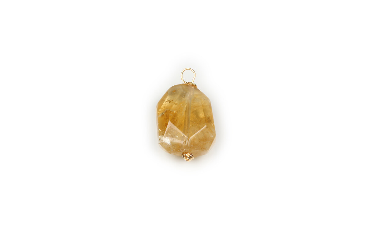 Pandantiv citrine nugget fatetat cu agatatoare aurie 26x15mm