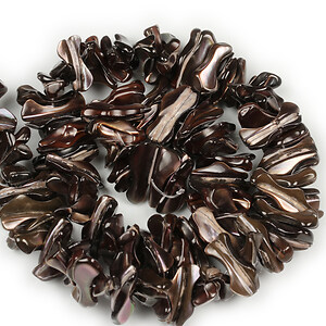 Mărgele sidef (trochus shell) chips maro &icirc;nchis 22-25x2-11 mm (sirag)