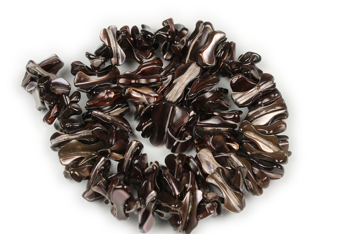 Mărgele mărgele sidef (trochus shell) chips maro închis 22-25x2-11 mm (sirag)