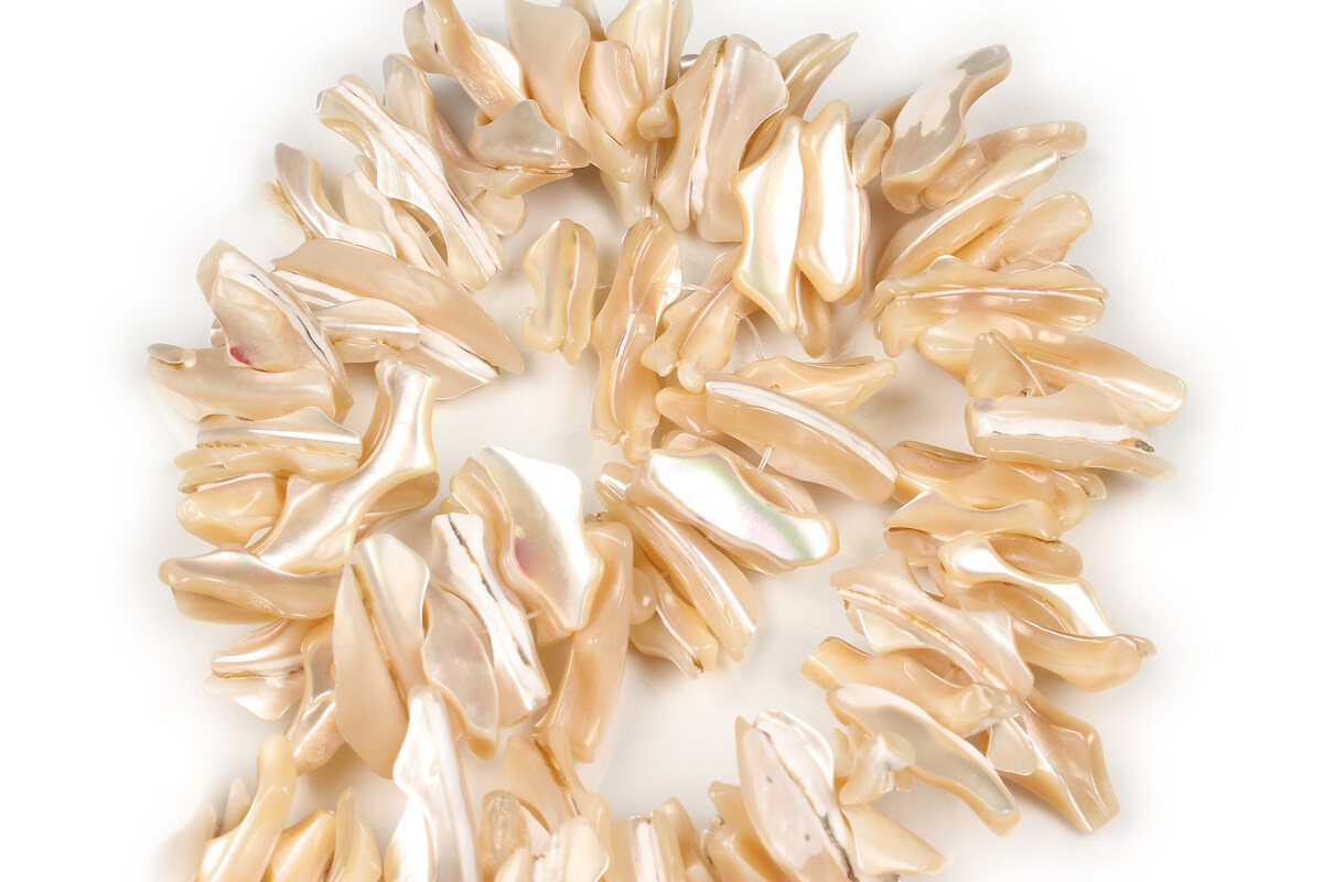 Mărgele mărgele sidef (trochus shell) chips bej 22-25x2-11 mm (sirag)