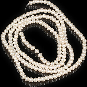 Sirag perle de sticla lucioase, sfere 4mm - alb cu tenta roz (aprox. 210 buc.)