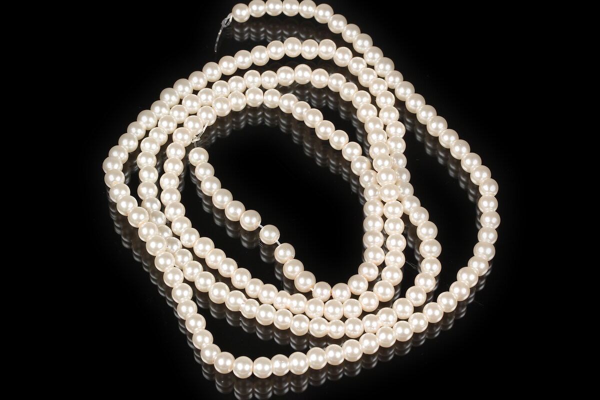 Sirag perle de sticla lucioase, sfere 4mm - alb cu tenta roz (aprox. 210 buc.)