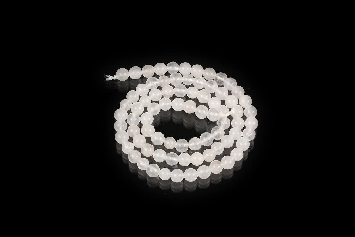 Margele cuart alb sfere 4-5mm (sirag)