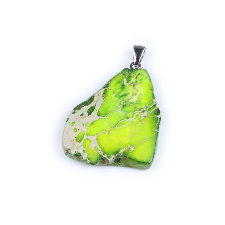 Pandantiv regalite de sinteza verde nugget 50x45mm