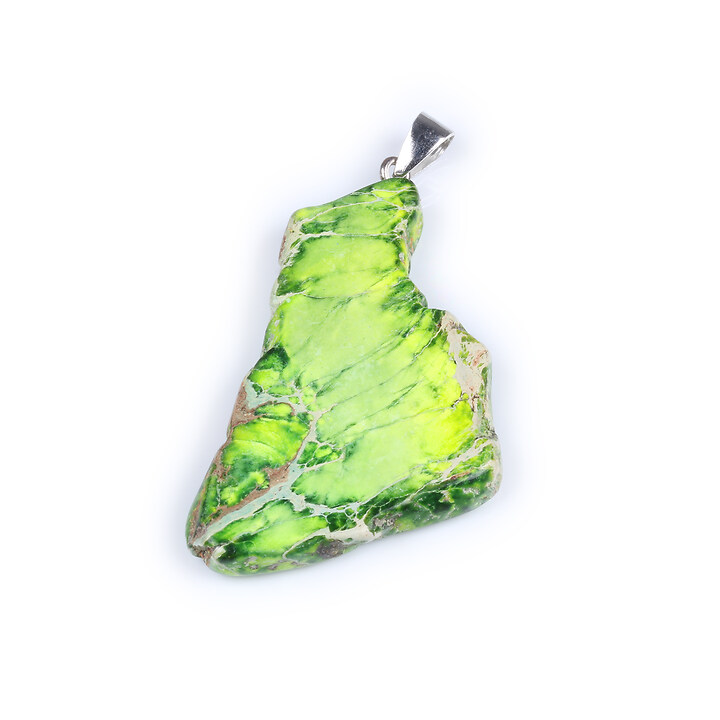 Pandantiv regalite de sinteza verde nugget 57x29mm