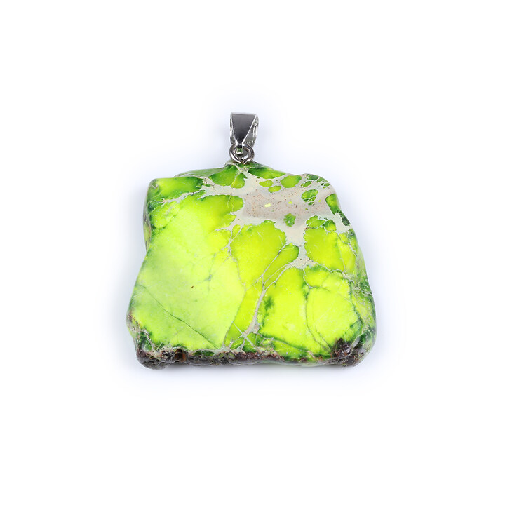 Pandantiv regalite de sinteza verde nugget 45x43mm