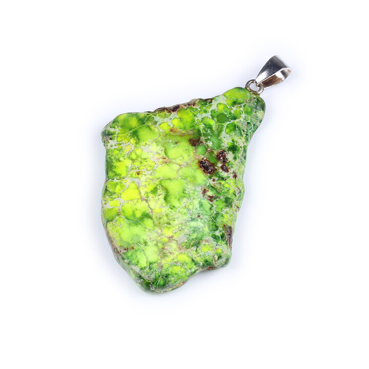 Pandantiv regalite de sinteza verde nugget 58x33mm
