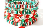 Set de 6 bratari elastice cu margele Heishi in alb, rosu si verde cu charm-uri de Craciun, lungime 17,5cm