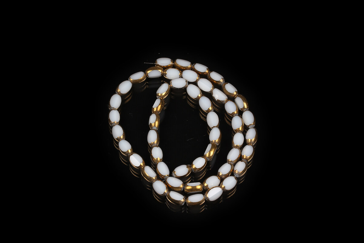 Sirag margele de sticla ovale placate cu auriu 6-7x4,5mm - alb