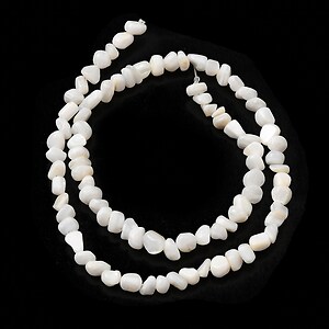 Sirag margele sidef nuggets 3,5-6,5x4-6mm - alb crem