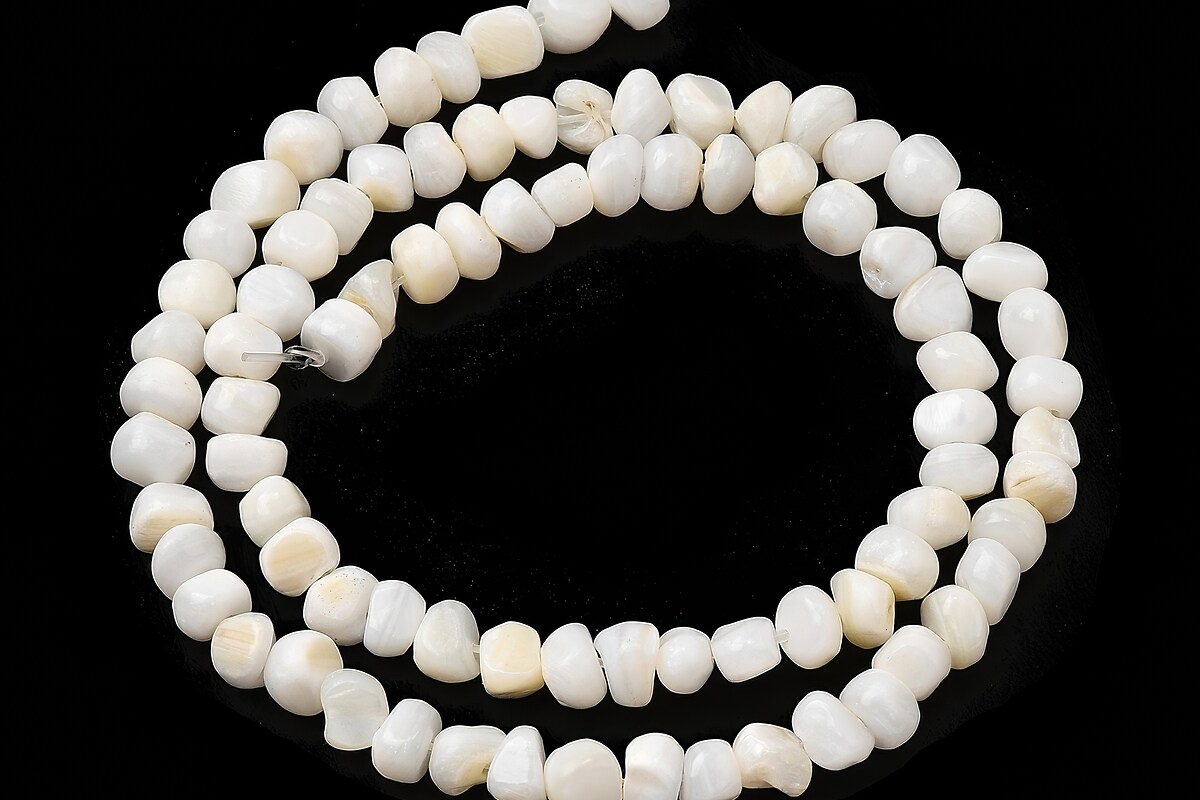 Sirag margele sidef nuggets 5-6,5x4-6mm - alb crem