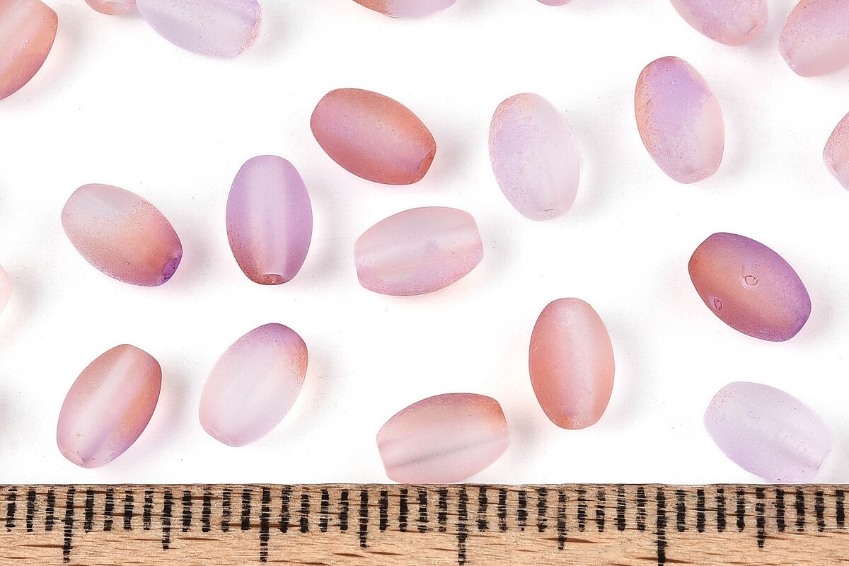 Margele de sticla frosted in doua culori, ovale 6,5x4-4,5mm - pale violet red (10 grame)