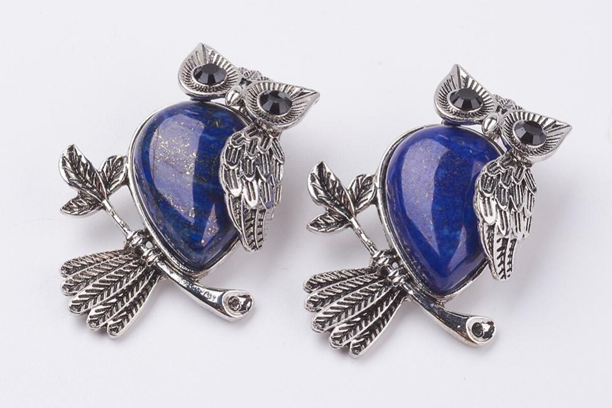 Pandantiv bufnita cu lapis lazuli, in montura argintiu antichizat, 46x35mm