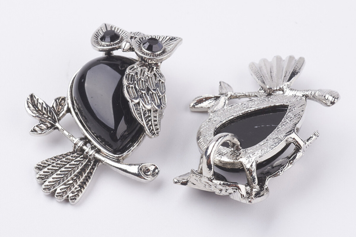 Pandantiv bufnita cu agata neagra, in montura argintiu antichizat, 46x35mm