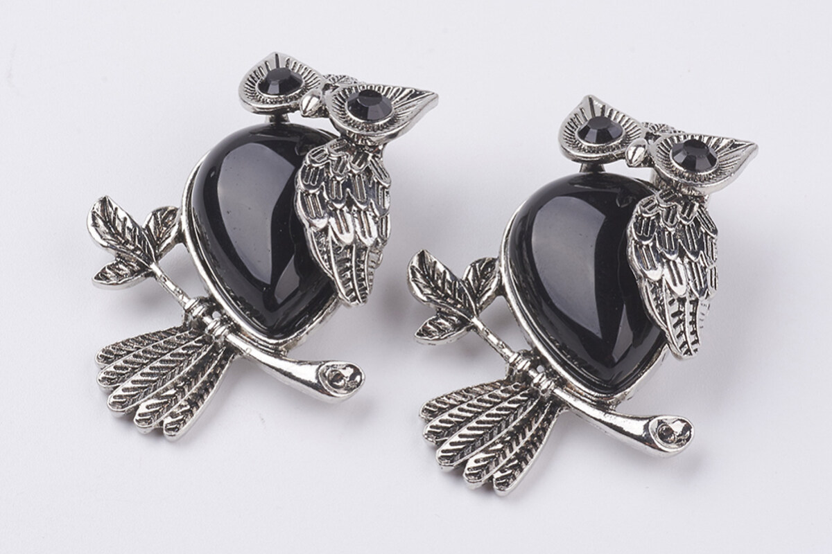 Pandantiv bufnita cu agata neagra, in montura argintiu antichizat, 46x35mm