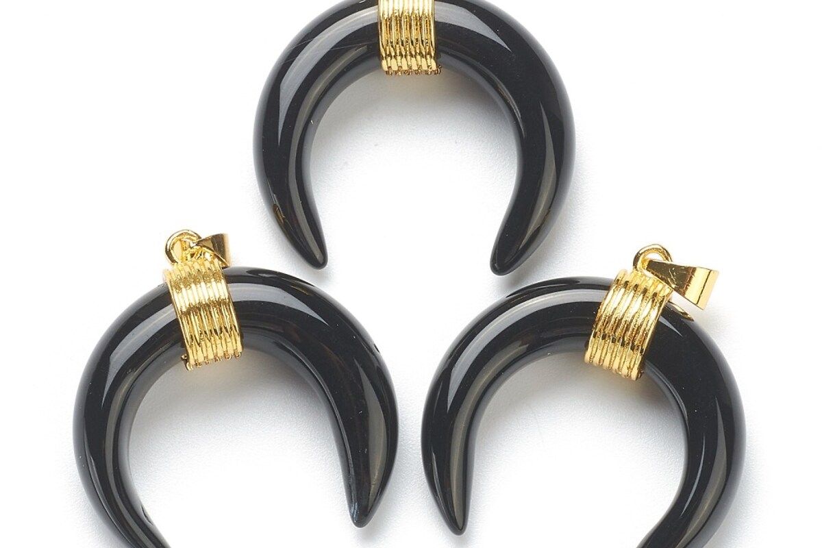 Pandantiv semiluna obsidian, cu agatatoare aurie, 32x30mm