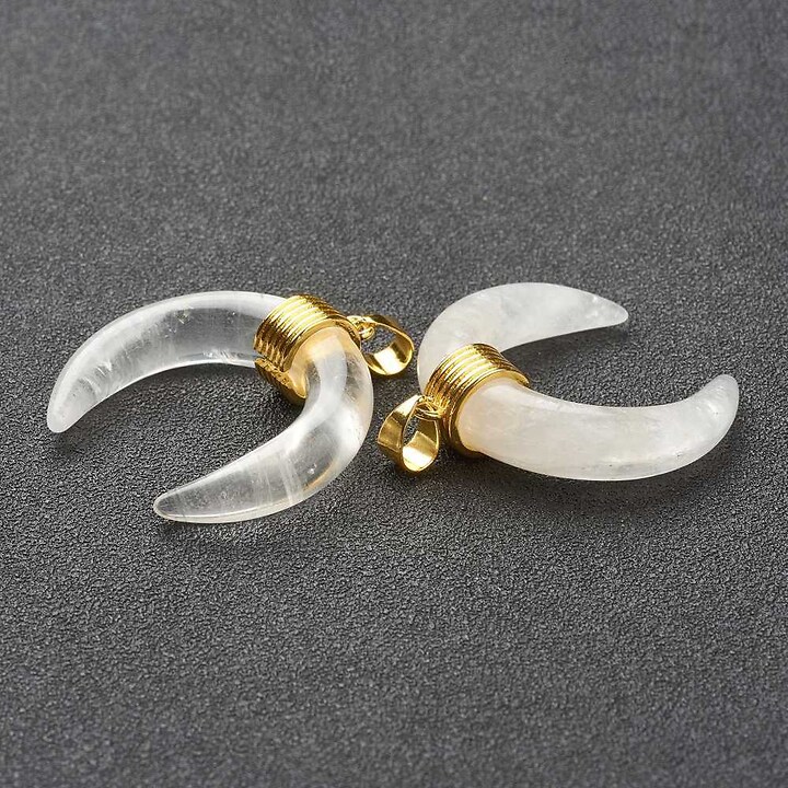 Pandantiv semiluna cuart de stanca, cu agatatoare aurie, 32x30mm