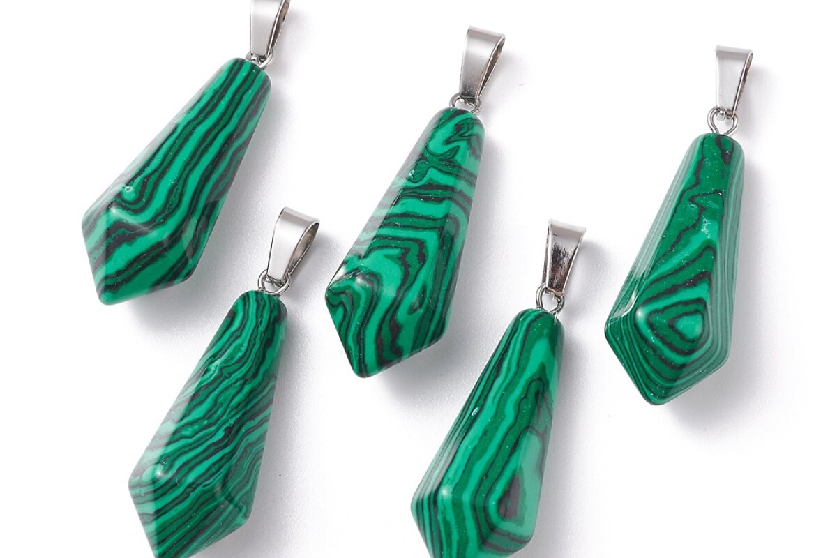 Pandantiv glont malachit, cu agatatoare argintiu inchis, 36x14mm