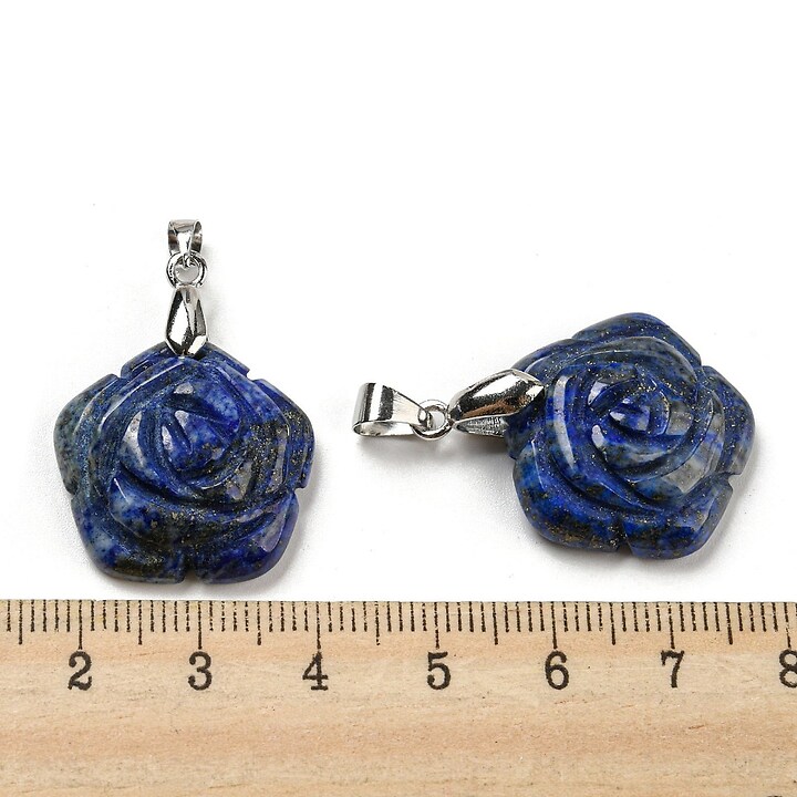 Pandantiv trandafir gravat lapis lazuli, cu agatatoare argintiu inchis, 30x22,5mm