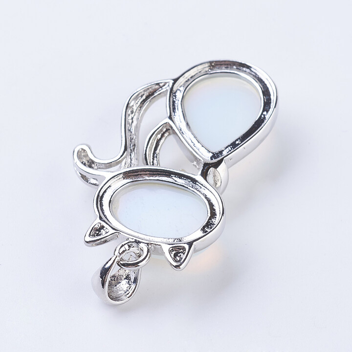 Pandantiv pisica cu opalit, cu agatatoare argintiu inchis, 45x27mm