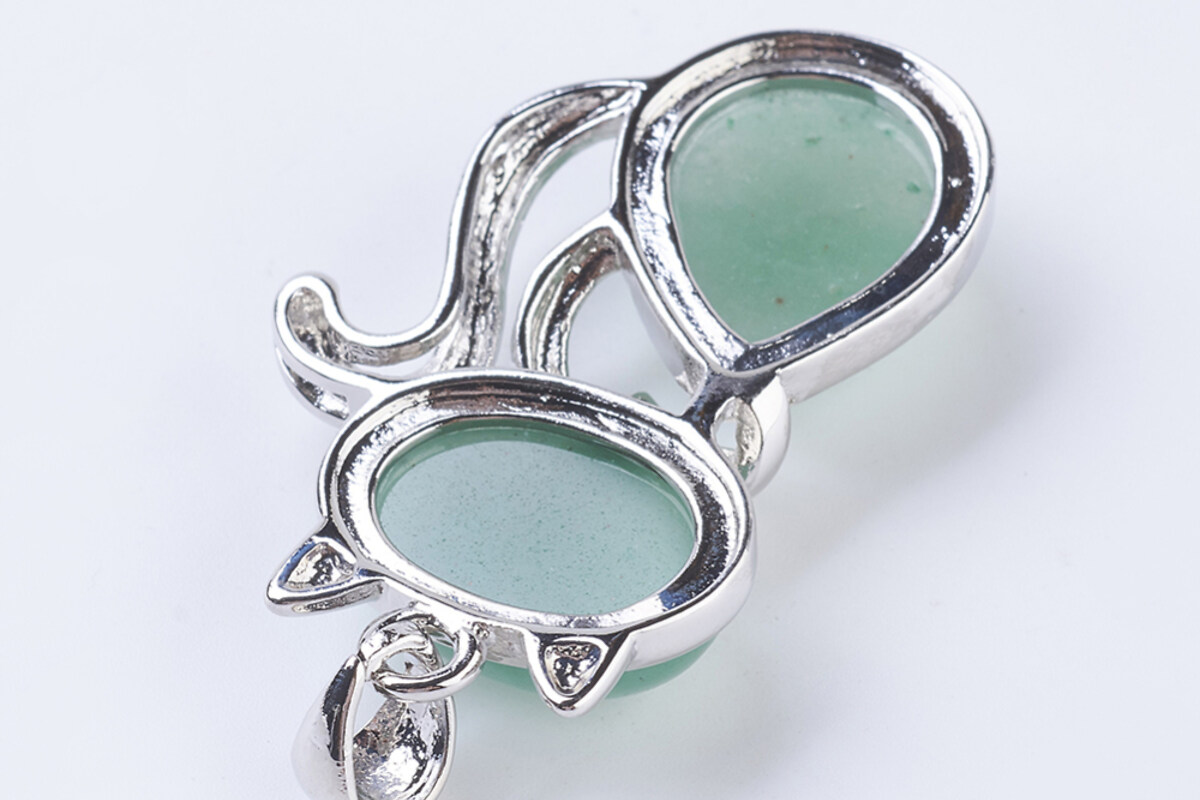 Pandantiv pisica cu aventurin verde, cu agatatoare argintiu inchis, 45x27mm