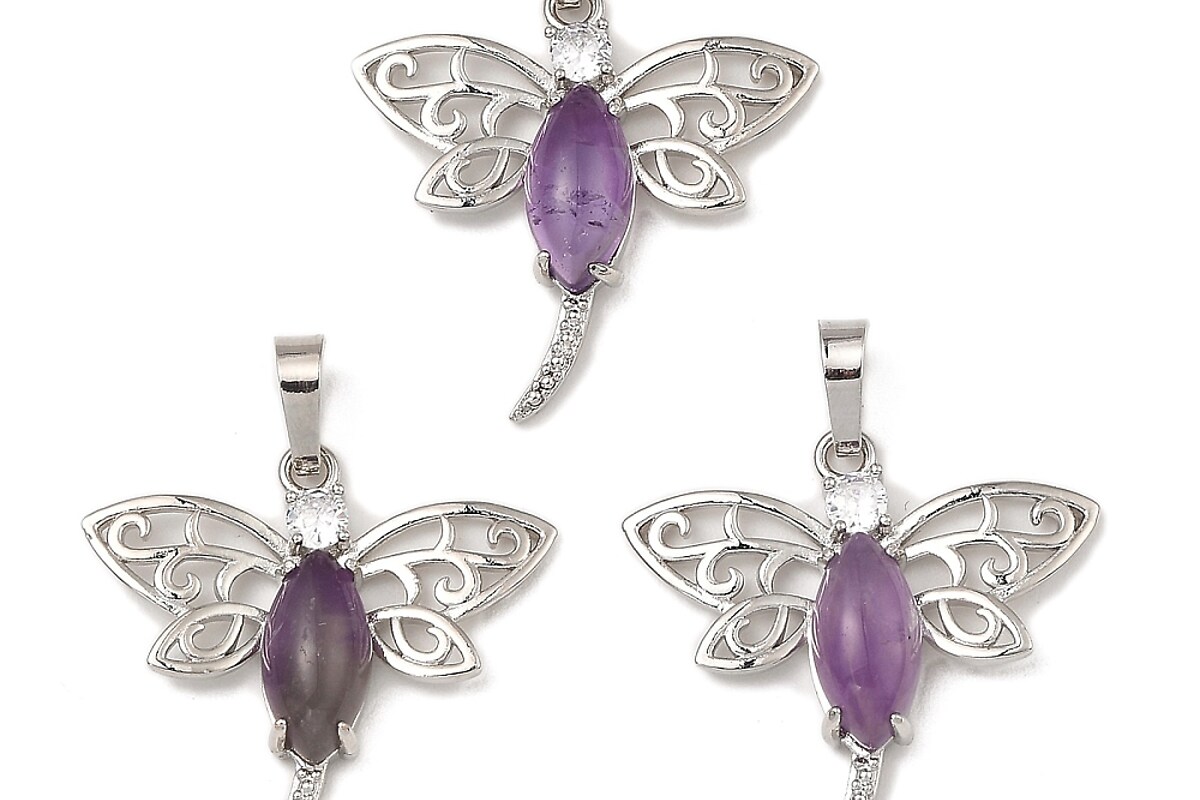 Pandantiv libelula ametist cu stras alb si agatatoare argintiu inchis 30x30mm