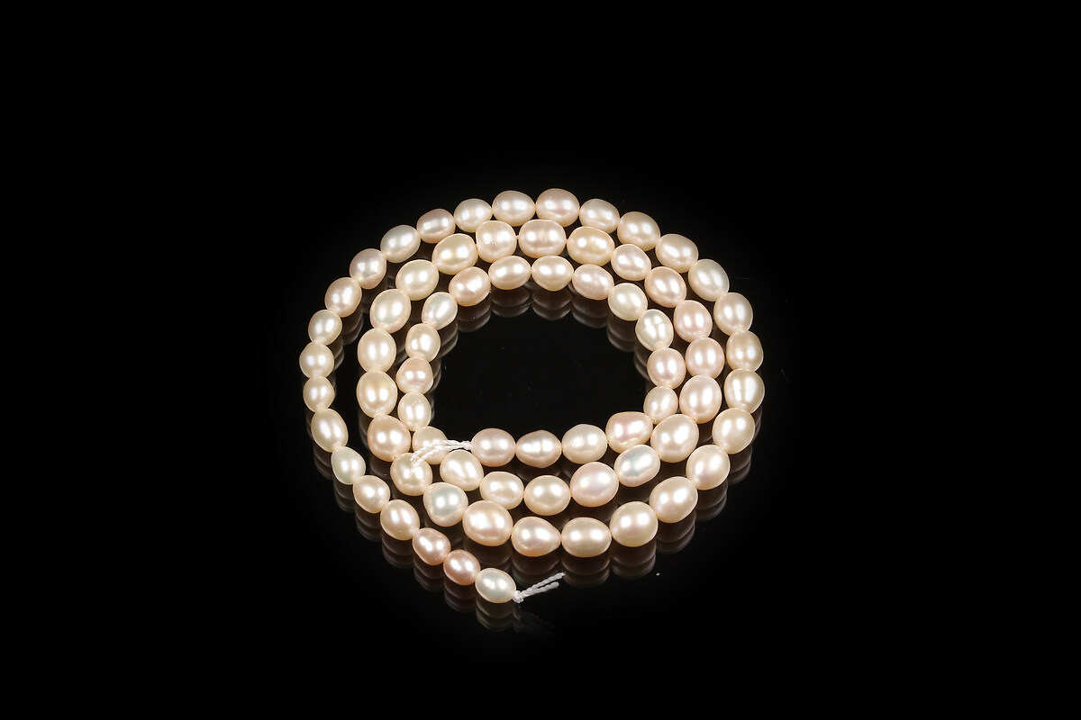 Margele perle de cultura crem 4-5mm (sirag)