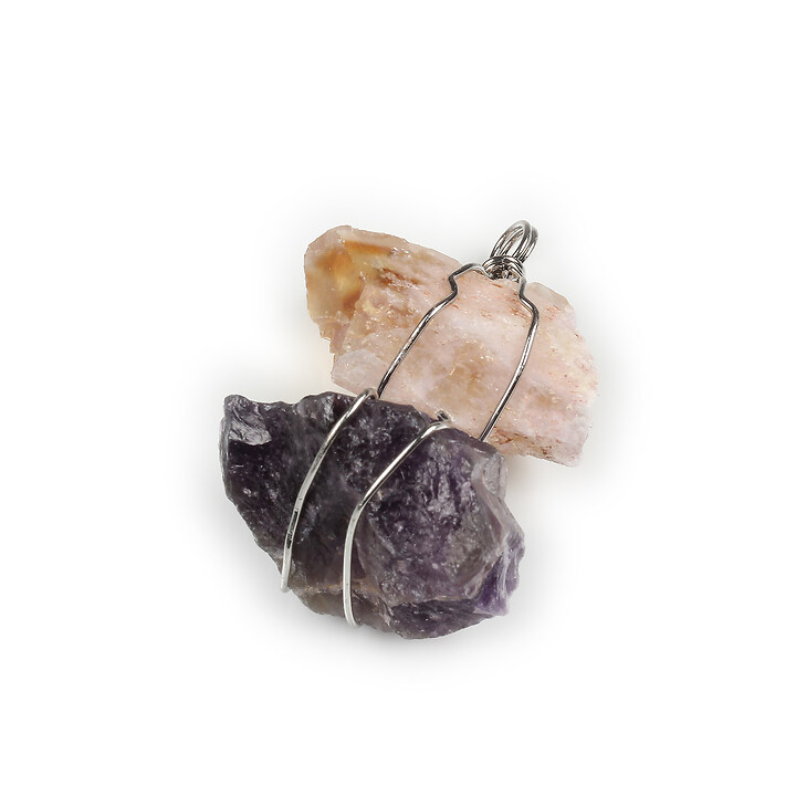 Pandantiv cu pietre neslefuite de ametist si cuart galben in montura argintiu inchis 45x30mm