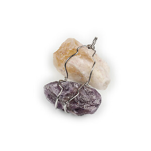 Pandantiv cu pietre neslefuite de ametist si cuart galben in montura argintiu inchis 43x32mm