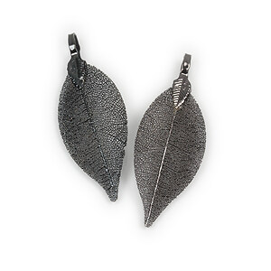 Pandantiv frunza naturala placata cu metal negru aprox. 52x20mm
