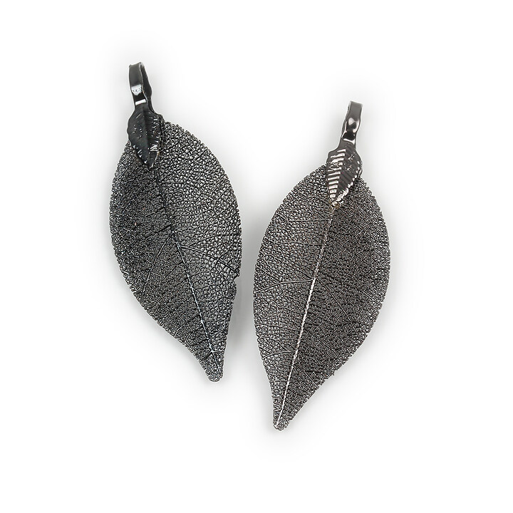 Pandantiv frunza naturala placata cu metal negru aprox. 52x20mm