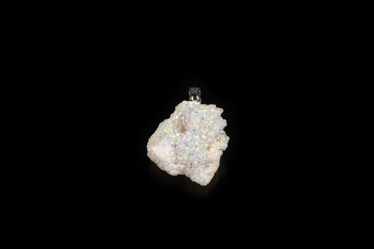 Pandantiv druzy agata naturala alba cu efect AB si agatatoare argintiu inchis 34x21mm