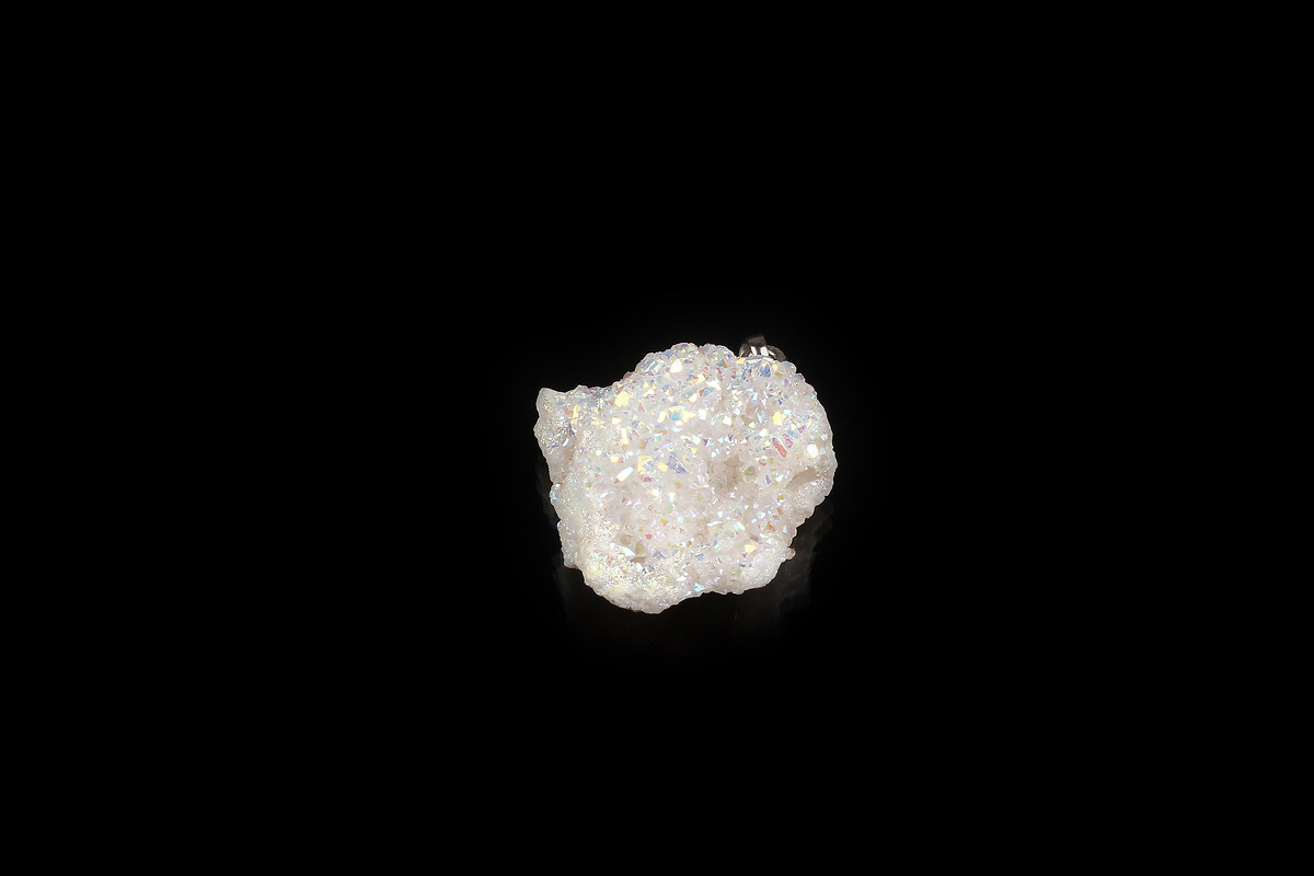 Pandantiv druzy agata naturala alba cu efect AB si agatatoare argintiu inchis 31x26mm