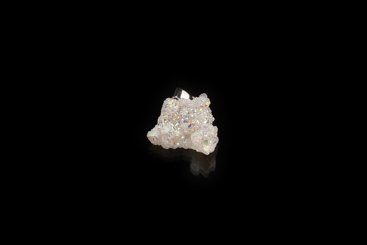 Pandantiv druzy agata naturala alba cu efect AB si agatatoare argintiu inchis 27x20mm