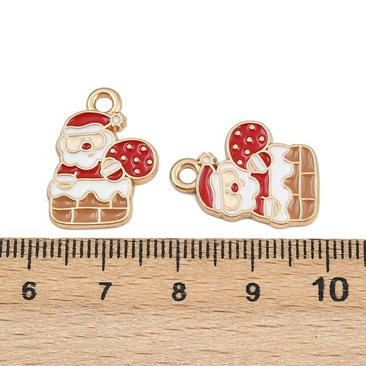 Charm auriu cu email, model Craciun, mos Craciun pe horn 20x15,5mm