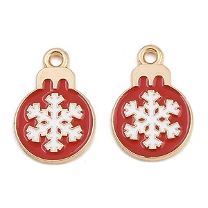 Charm auriu cu email, model Craciun, glob de Craciun rosu 19x13mm