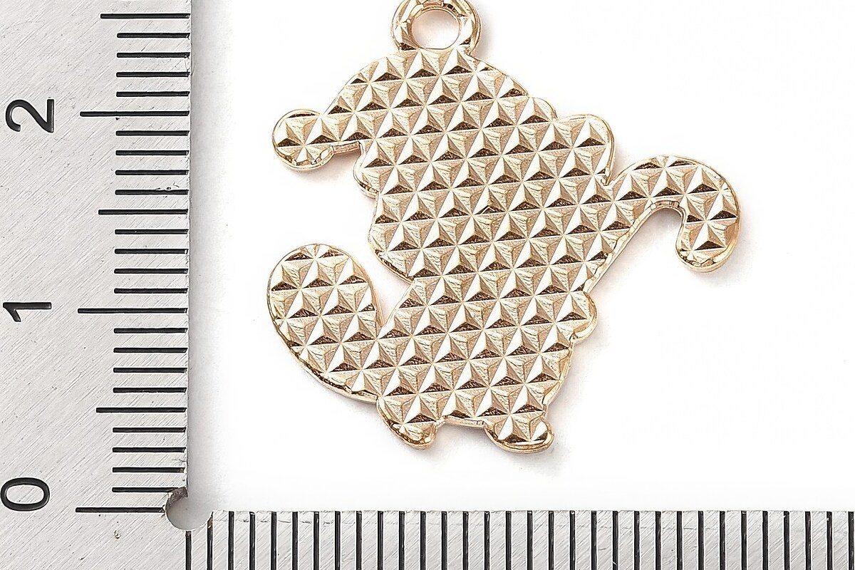 Charm auriu cu email, model Craciun, raton cu acadea 23,5x22,5mm