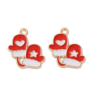 Charm auriu cu email, model Craciun, manusi de Craciun 19,5x17mm