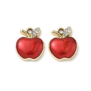 Charm mini pandantiv auriu emailat cu strasuri albe, mar rosu 18x15mm