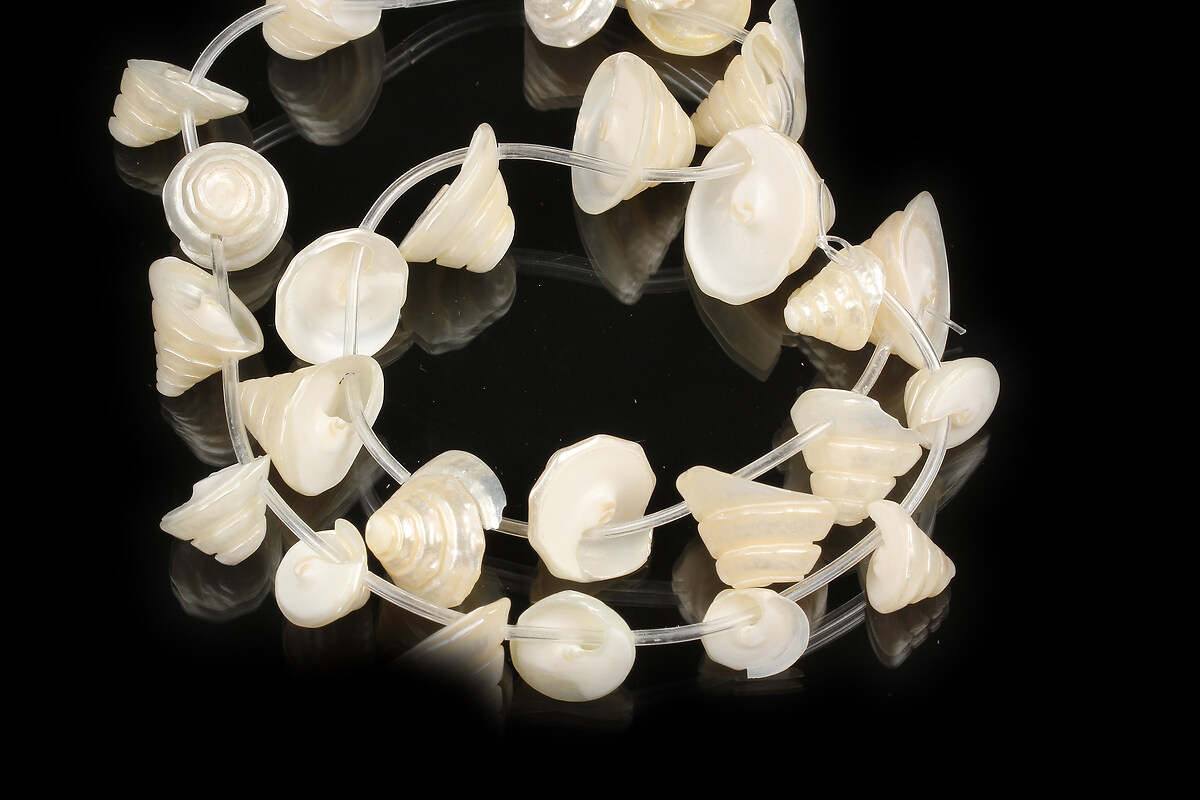 Margele sidef forma de melc 12-19x7,5-15mm (sirag) - crem