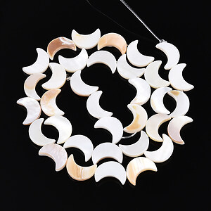 Margele sidef natural Freshwater Shell semiluna 11x8mm (sirag)