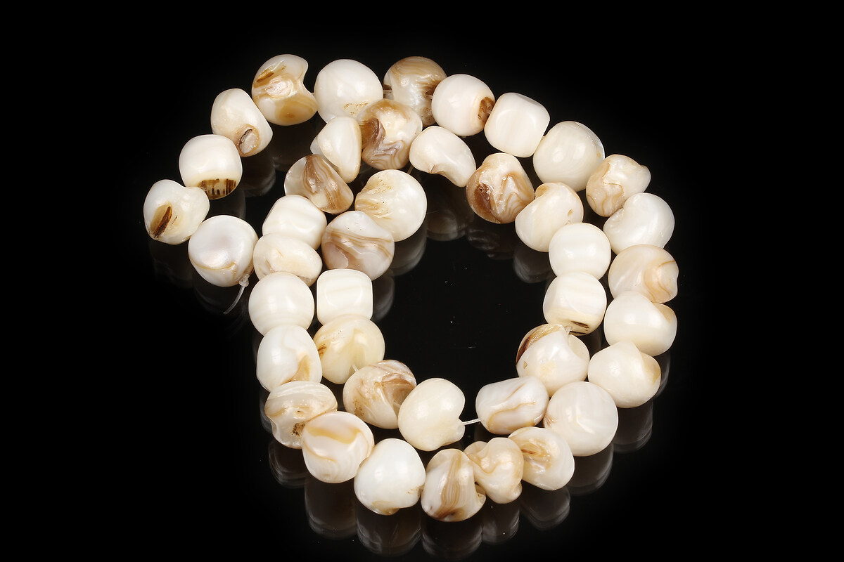 Margele sidef Freshwater Shell nuggets 3,5-12x7,5-12mm (sirag)